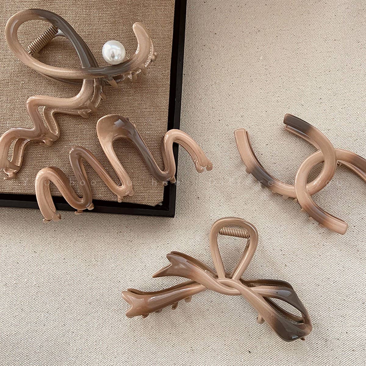 MAILLARD GRADIENT WAVE SHARK CLIP_CWAHA1299