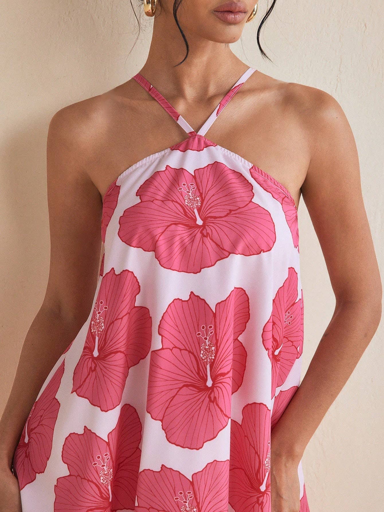 Loose waist and a large hem sexy halter dress