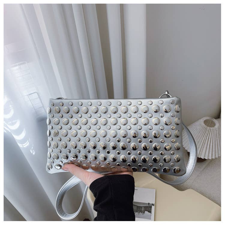 Personalized trendy riveted single-shoulder bag