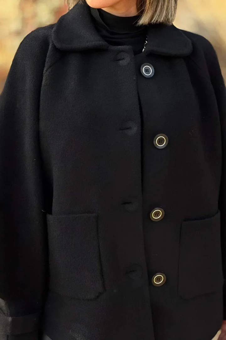 SINGLE-BREASTED WOOLEN COAT WITH LOOSE POCKETS
