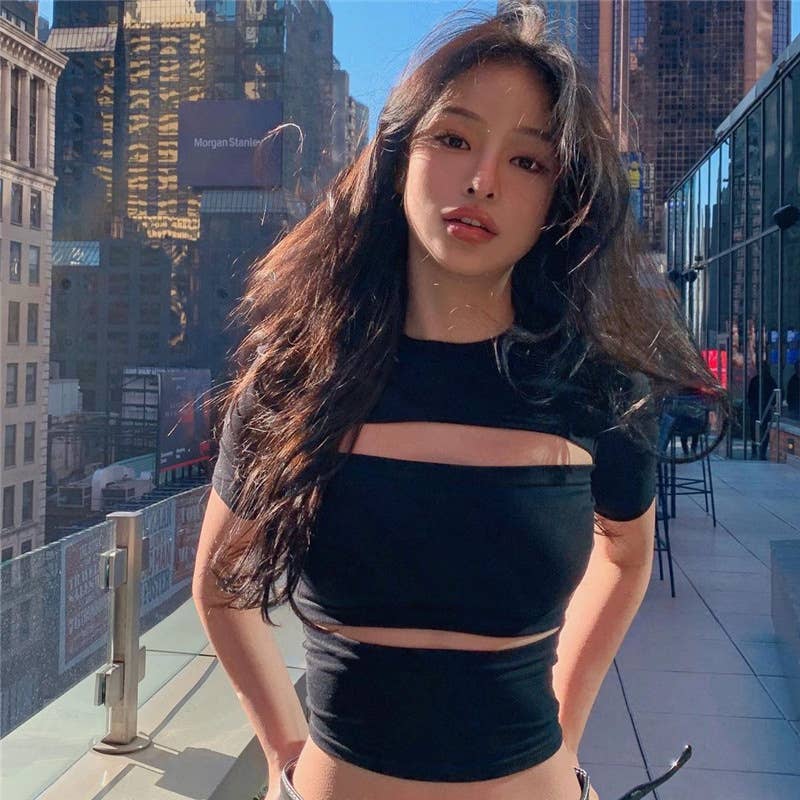 Solid color slim fit cropped tee