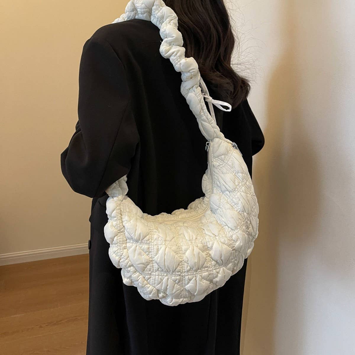 Large L Size Dumpling Cloud Shoulder Bag_CUAB00478