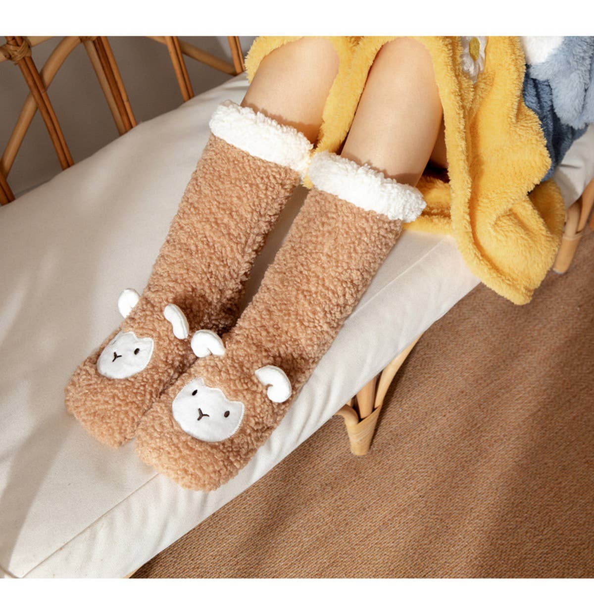 WOMEN LAMB PATTERN PLUSH INDOOR SLIPPERS
