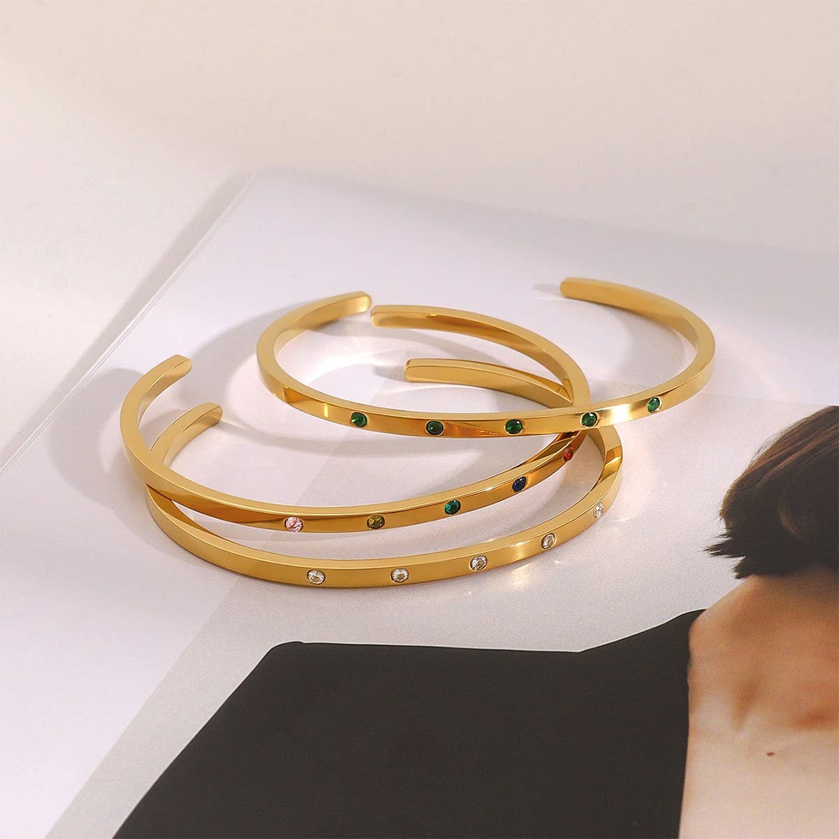 18K Gold Mixed Color Round Diamond Open Bracelet_CWAJE4727