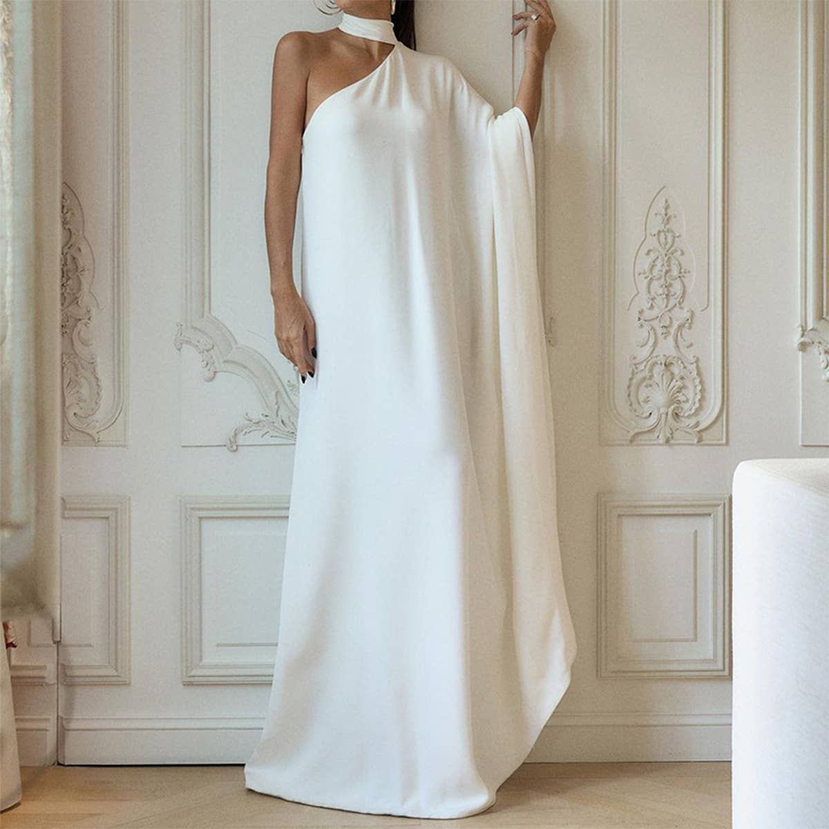 One-shoulder dress with French halter