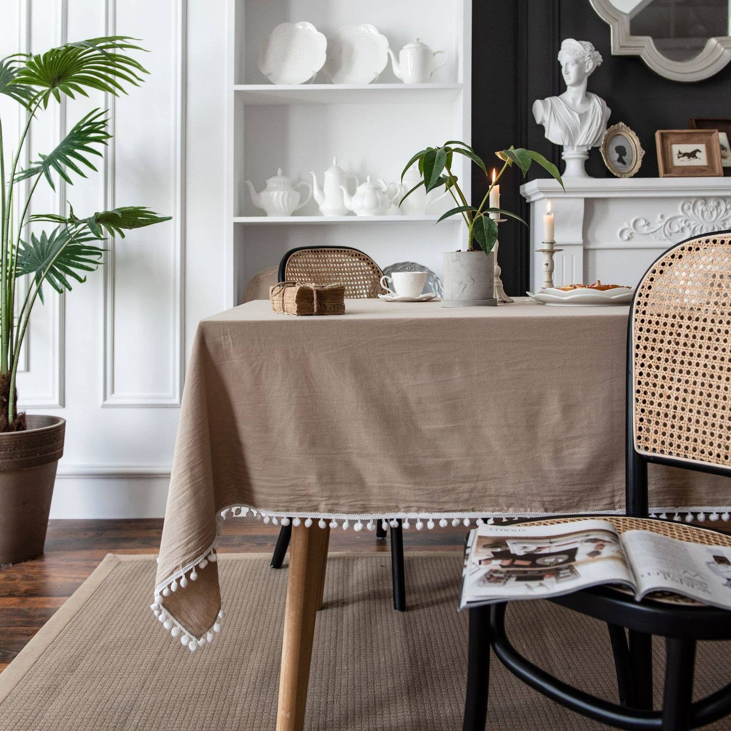 TASSEL DETAILED COZY TABLECLOTH