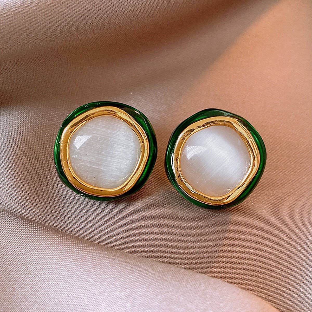 ROUND NICHE TEMPERAMENT EARRINGS