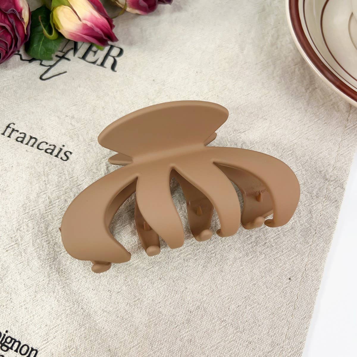 Rad extra-large shark clip fashionable grab clip