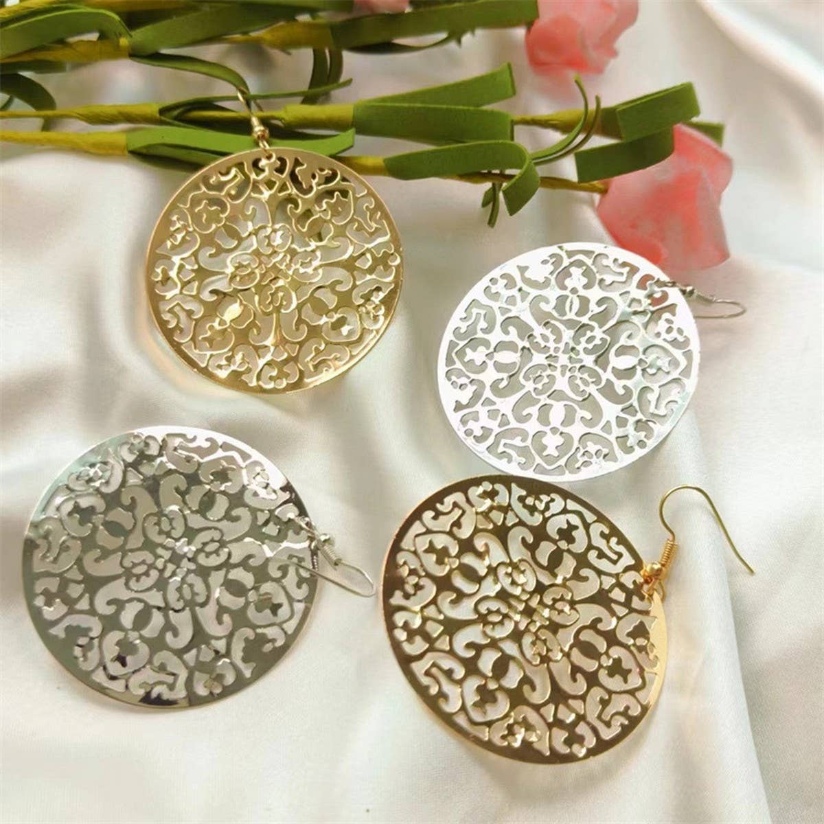 EUROPEAN AND AMERICAN HOLLOW FLOWER EARRINGS_CWAJE2005