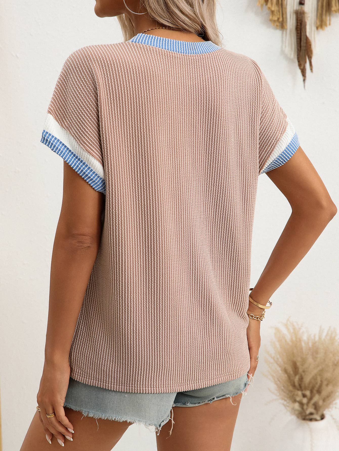 Twisted outer seams Loose two-tone T-shirt