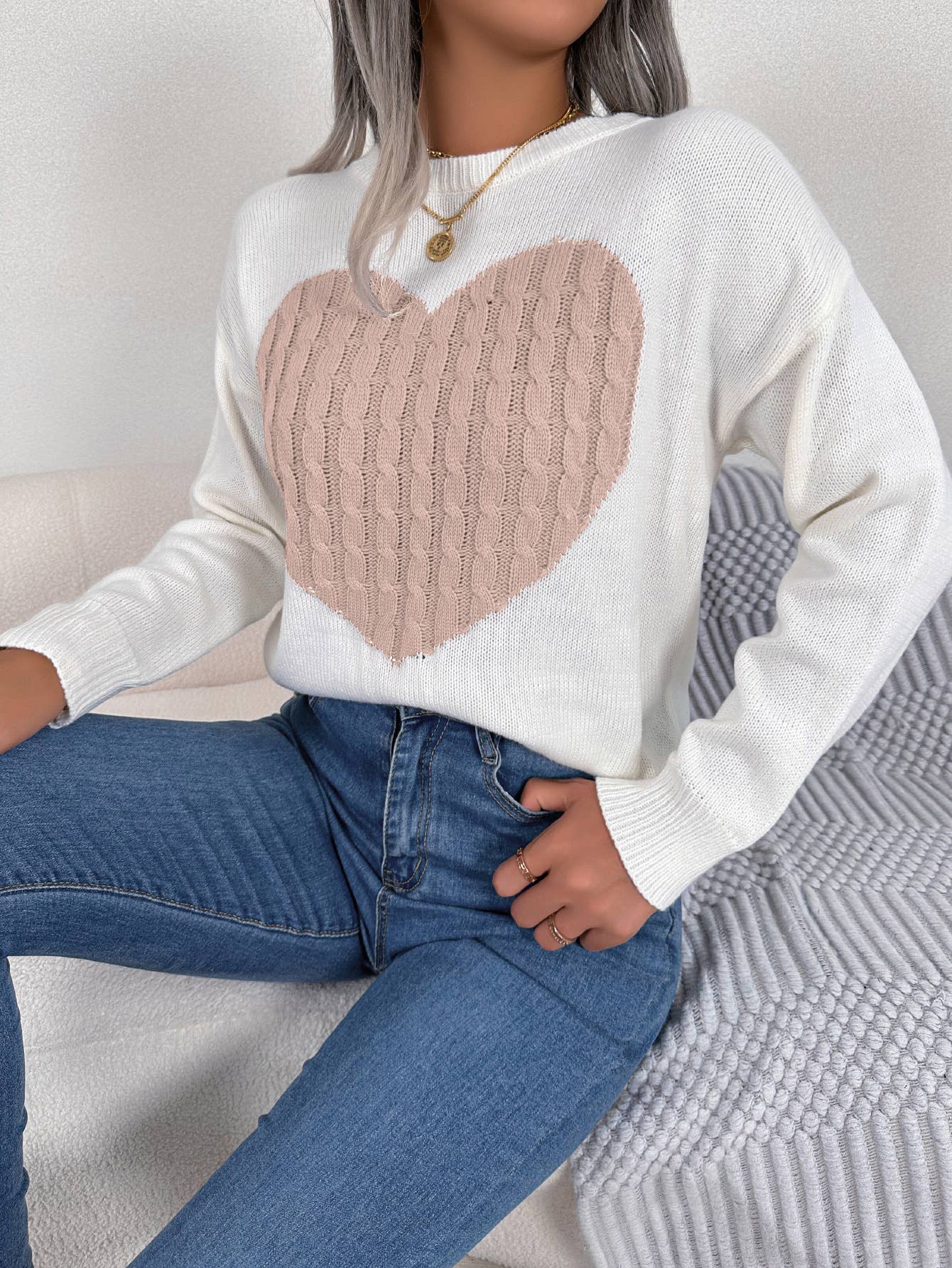 Twisted heart long-sleeved pullover sweater