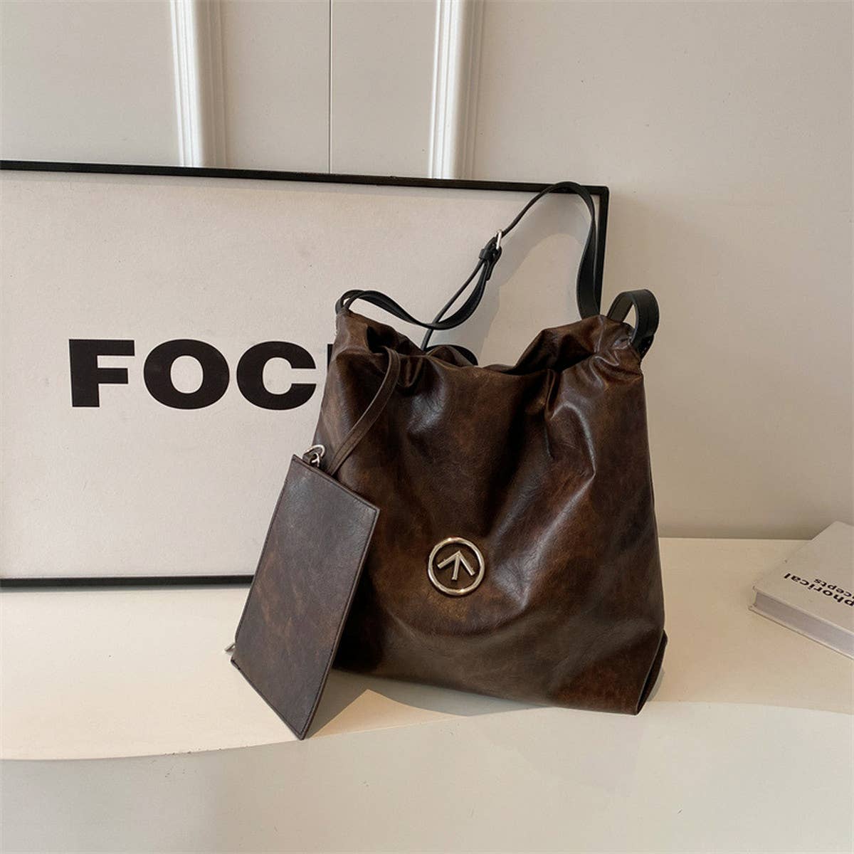 RETRO LARGE-CAPACITY COMMUTER ARMPIT BAG_CWAB1581