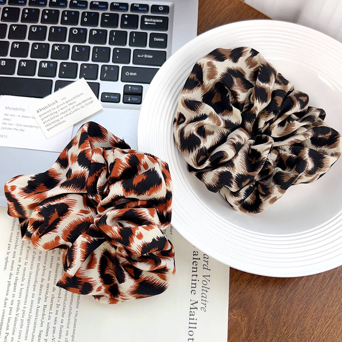 Fashionable and versatile leopard print hair tie