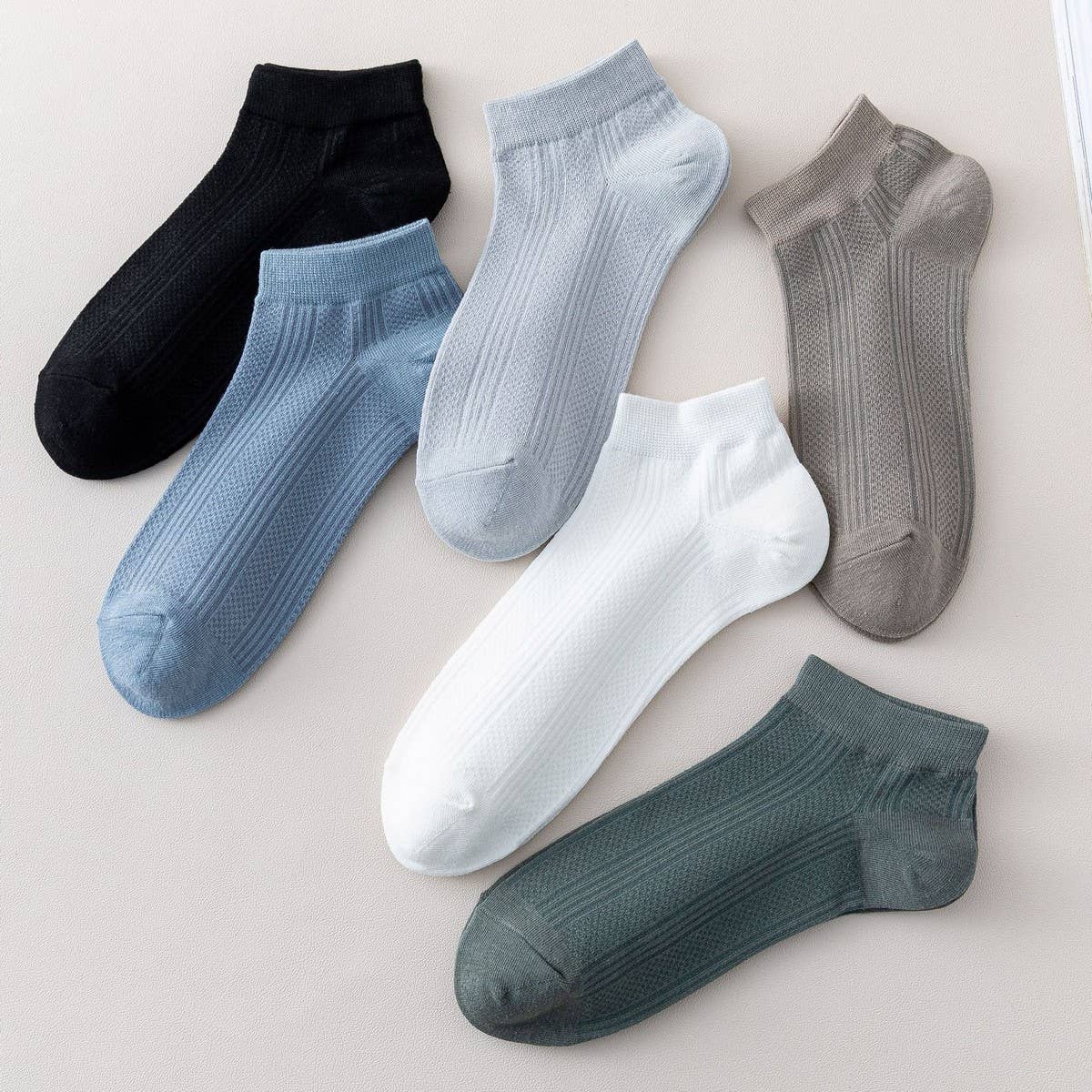 VERSATILE SOLID COLOR COTTON MEN'S SOCKS