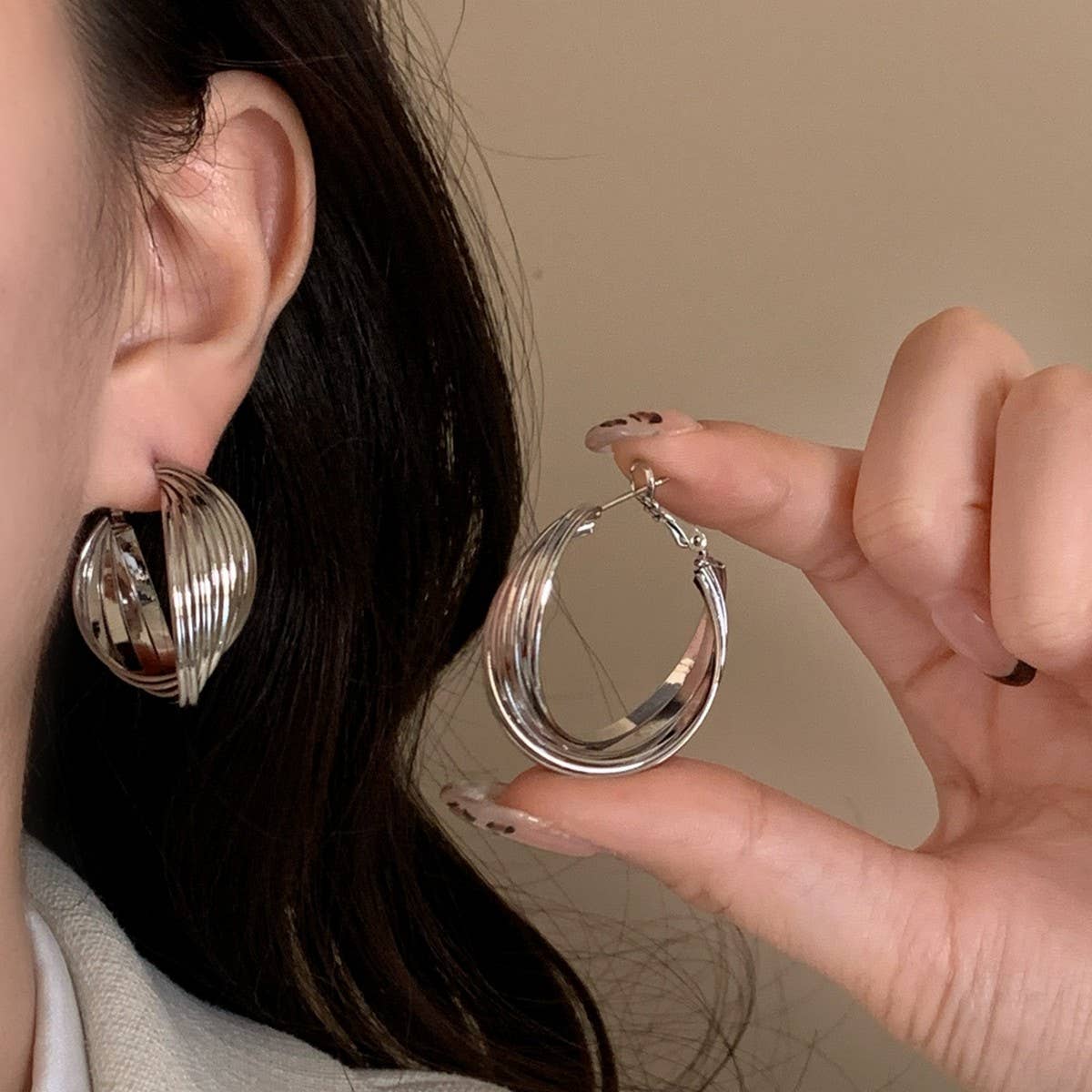 HIGH-END FASHION LARGE HOOP EARRINGS FOR WOMEN