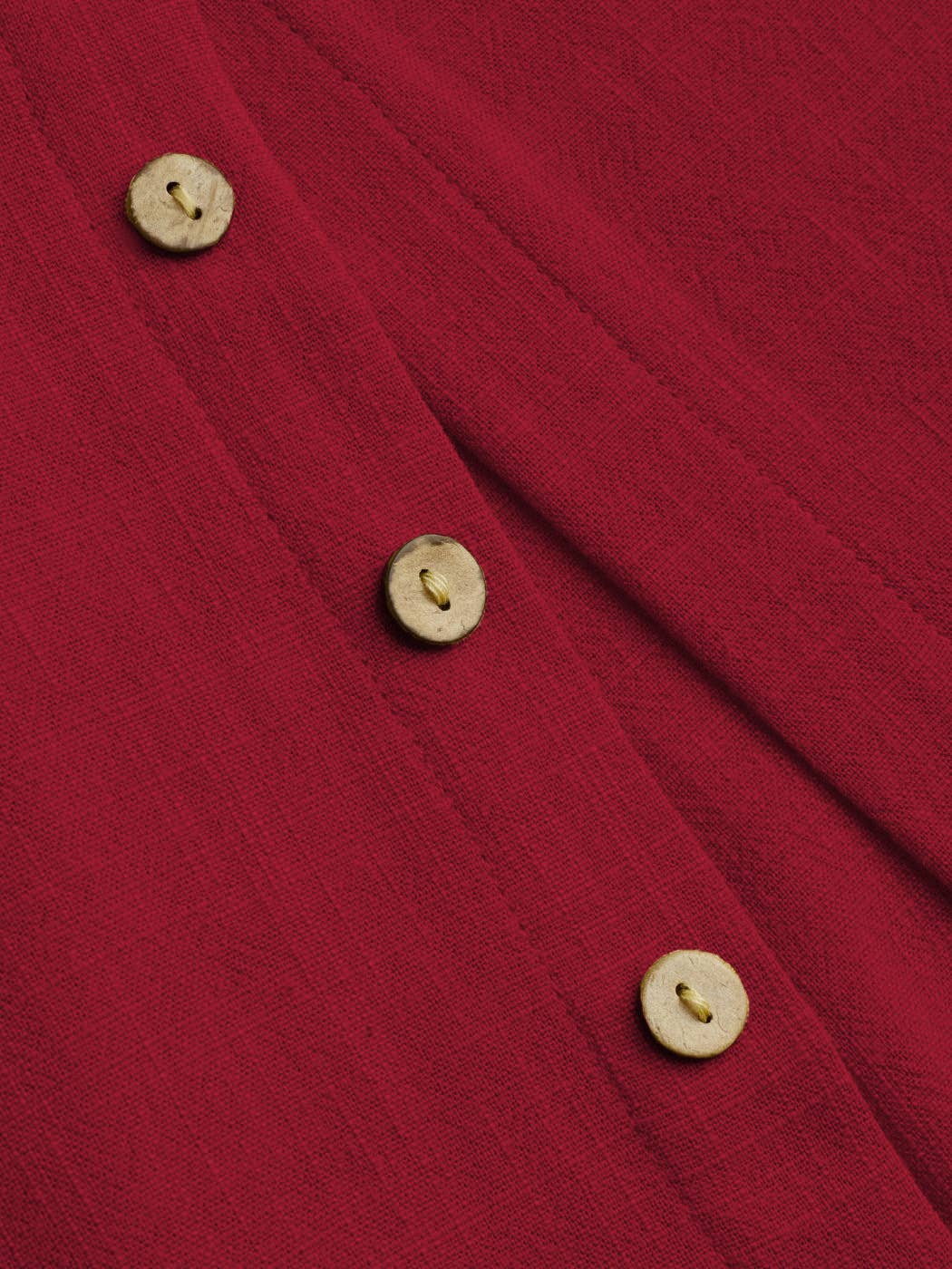 Single-breasted and elegant figure-hugging dress