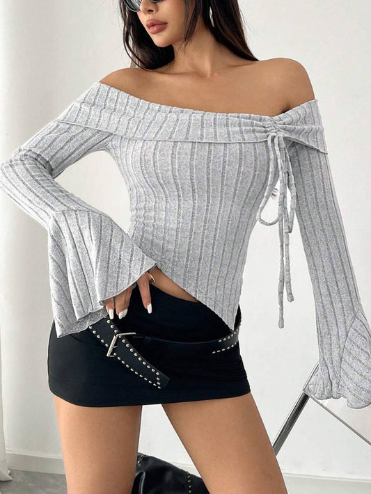 LINE NECK T-SHIRT FLARED SLEEVE SHORT CROP TOP