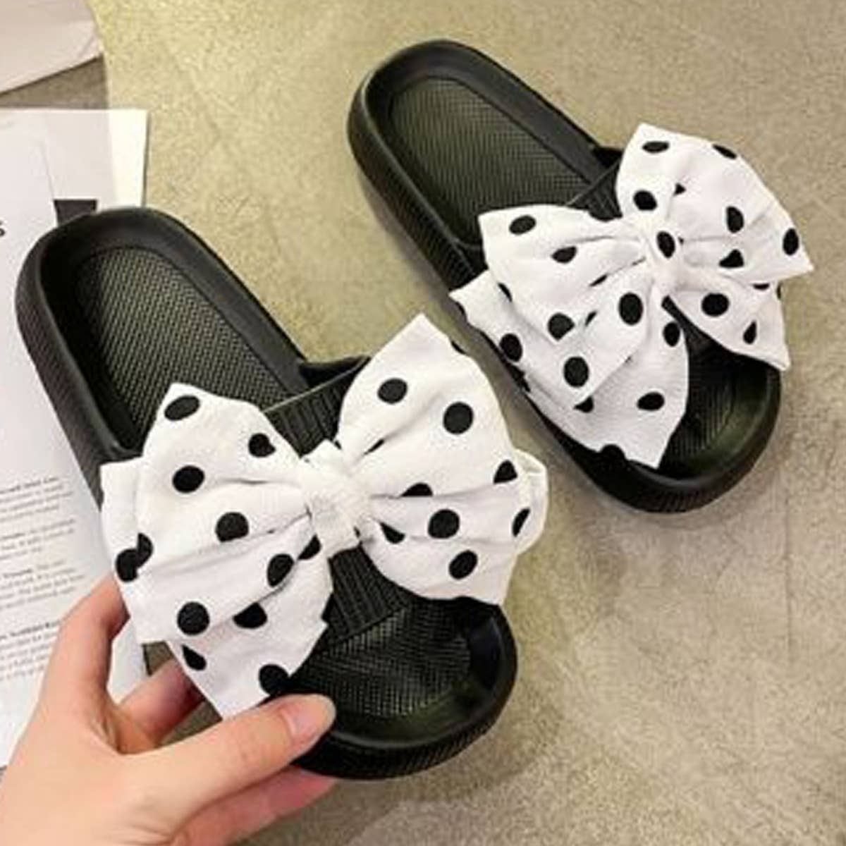 STYLISH THICK-SOLED CUTE POLKA DOT BOW SLIPPERS_CWSHS0639