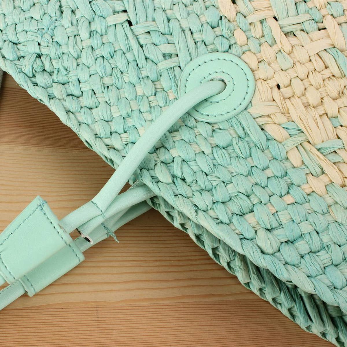 FRESH GRADIENT BLUE HANDWOVEN STRAW BAG_CWAB2033