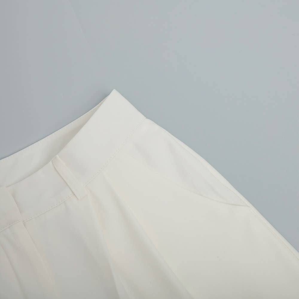 High-waisted wide-leg pants for stylish commuting