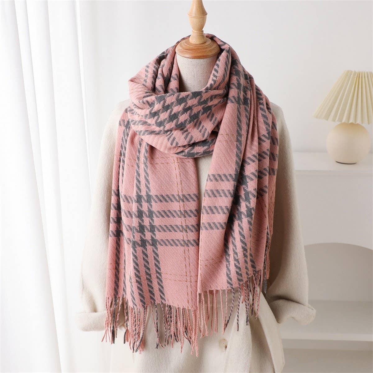Retro Houndstooth Scarf with Soft Fringe_CWASC2755