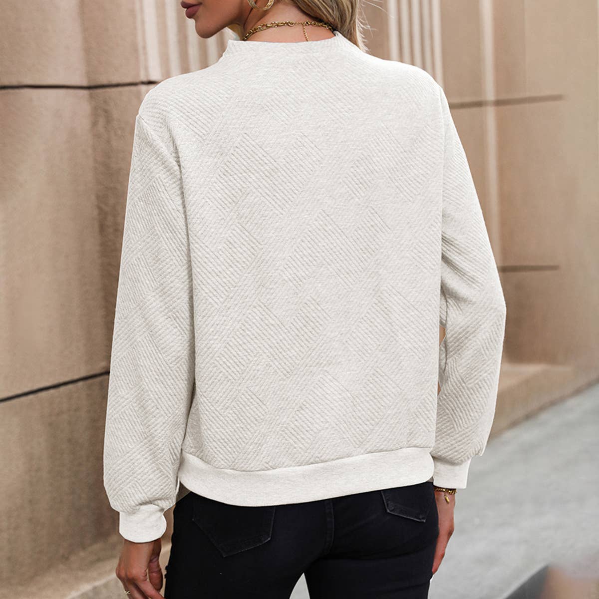 SOLID COLOR LONG-SLEEVED BUTTON-DECORATED HOODIE