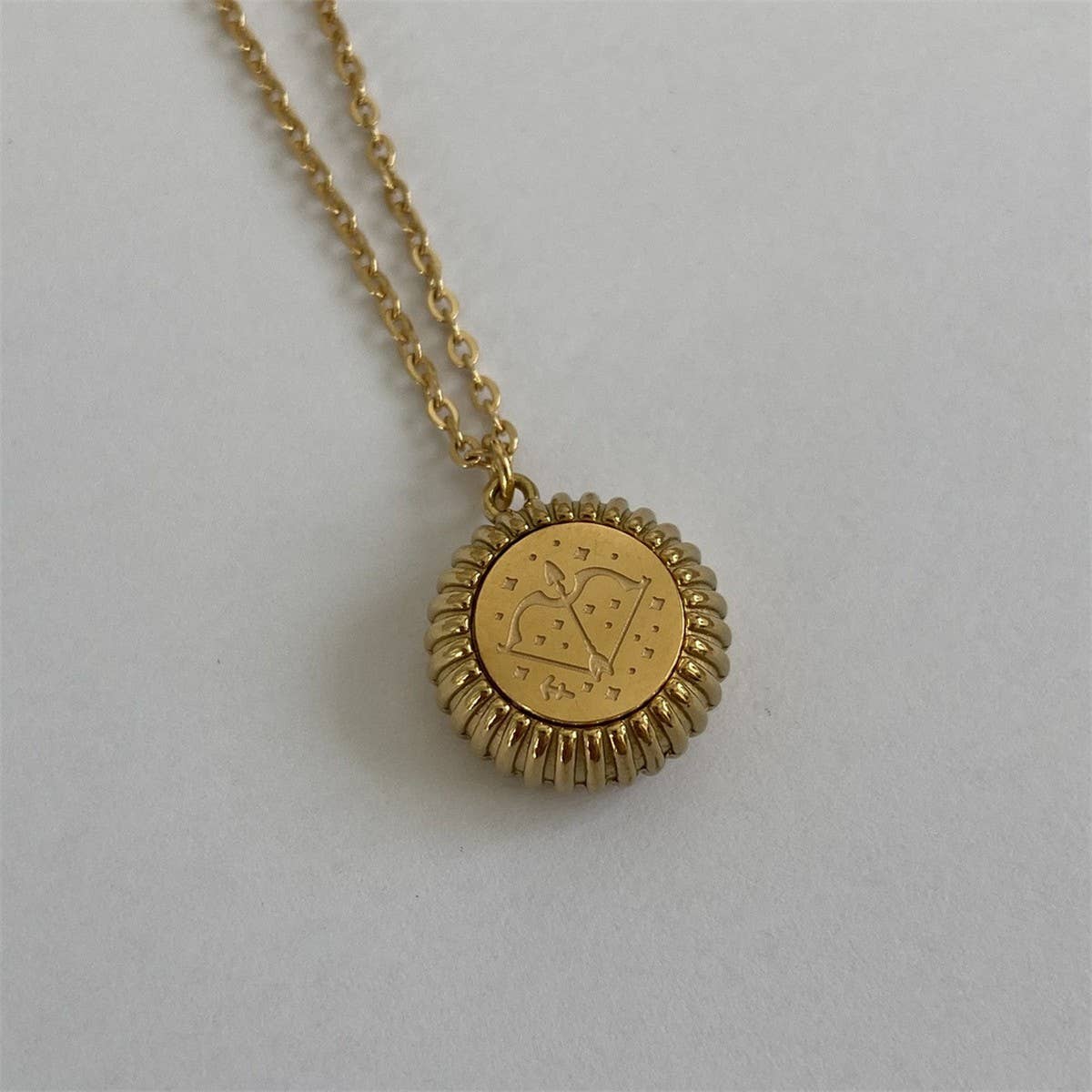 12 Zodiac Signs Round Pendant Necklace_CWMM5539