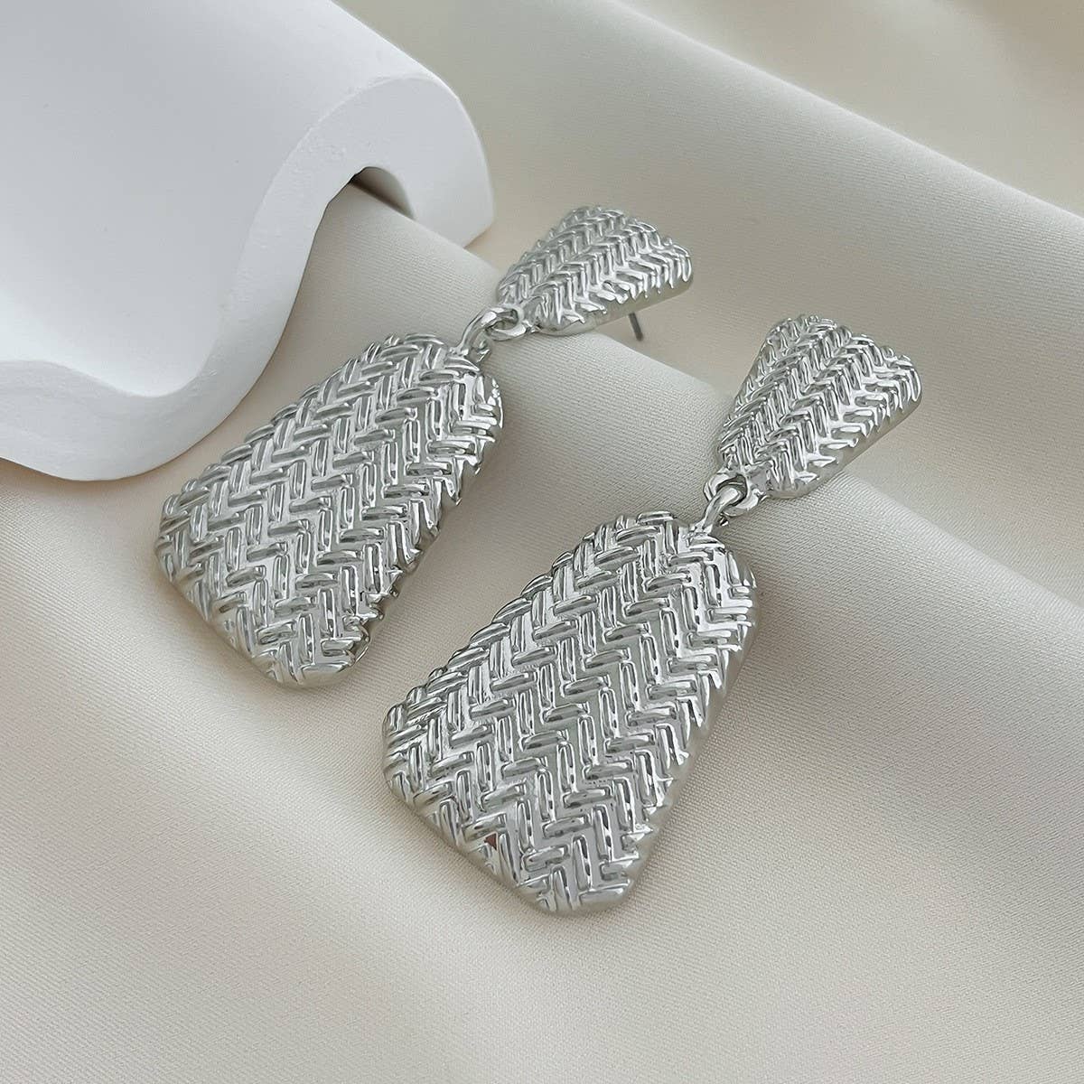FASHIONABLE COMMUTING IRREGULAR TEXTURE EARRINGS