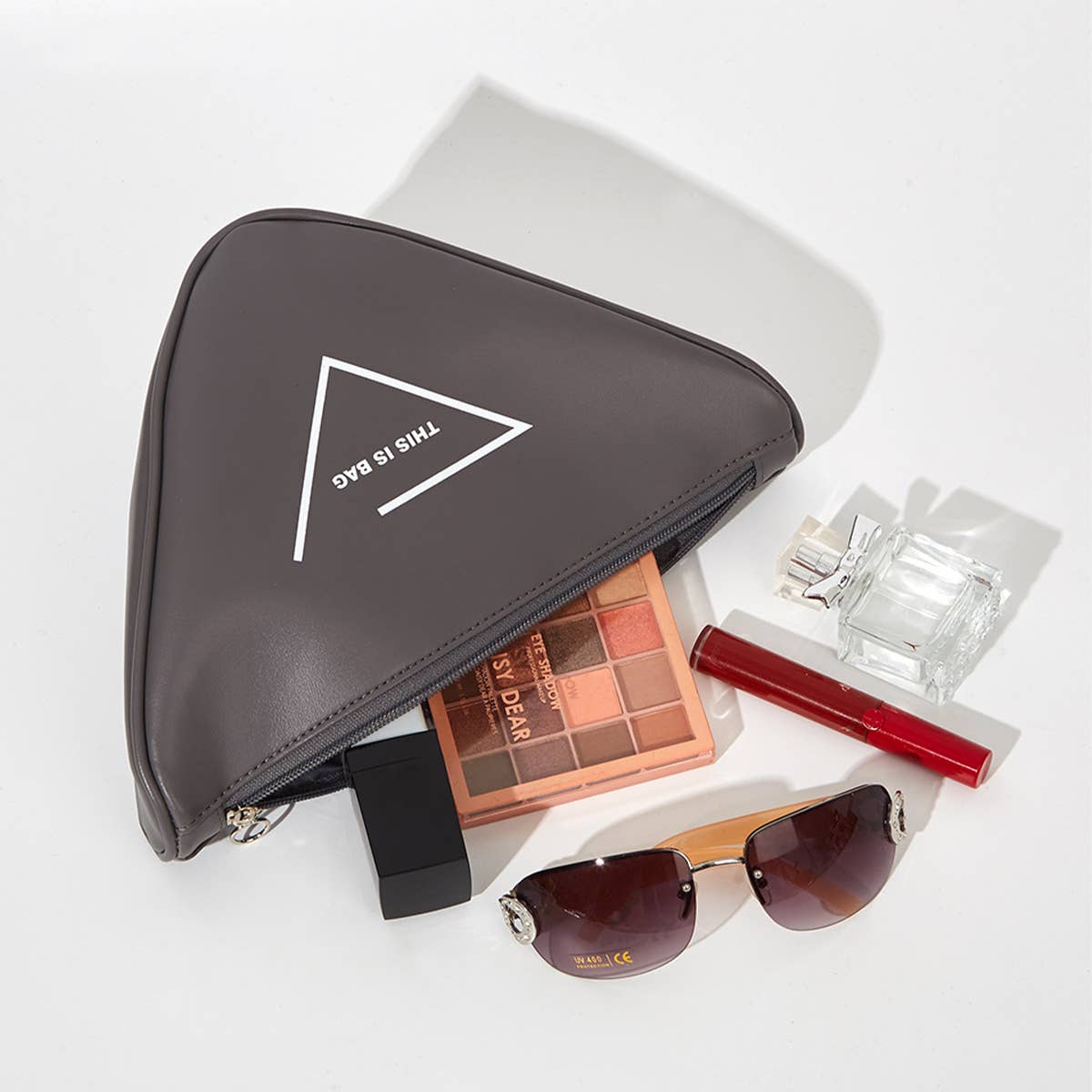 GEOMETRIC TRIANGLE ZIPPER MAKEUP BAG_CWAB1449