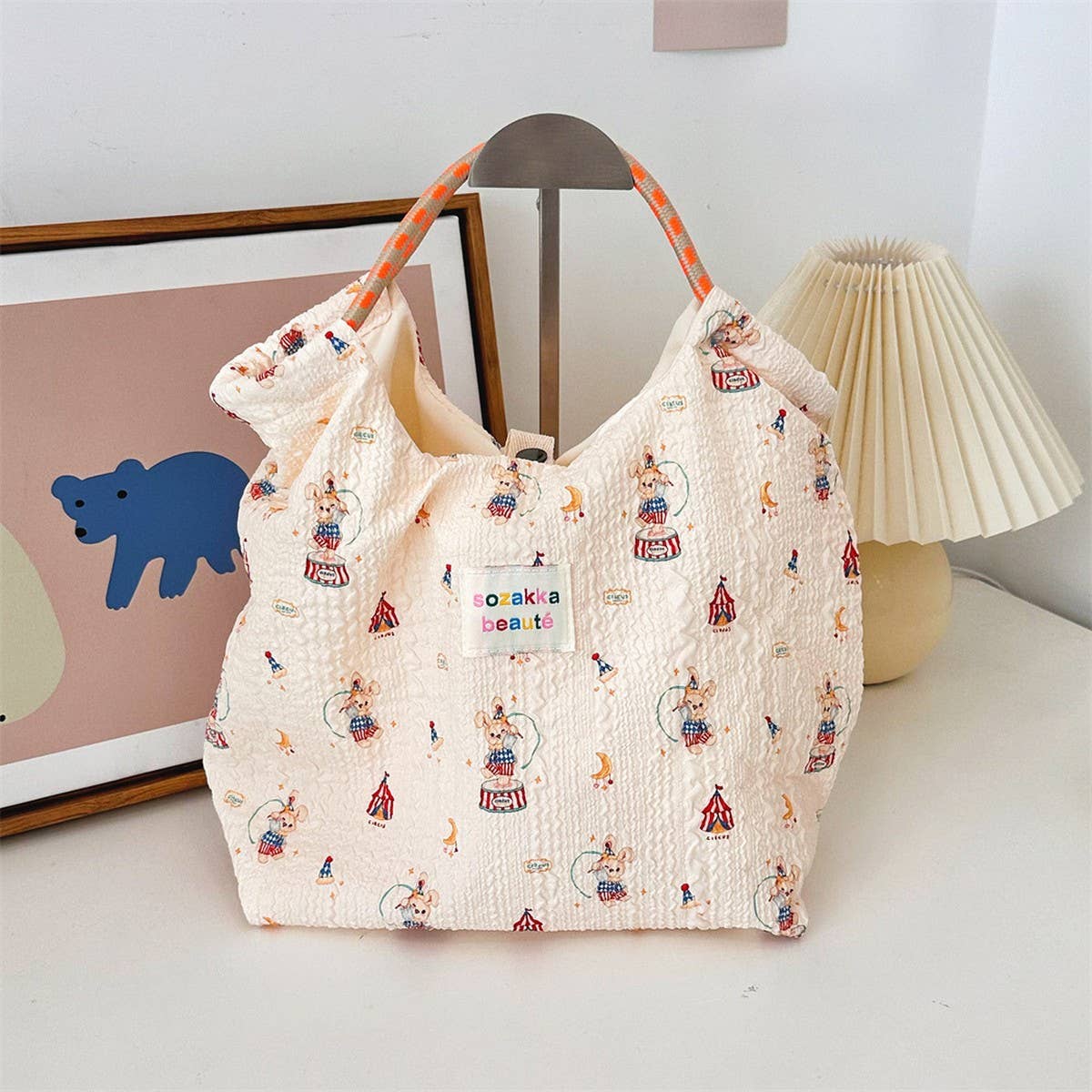 CWAB3909_CARTOON EMBOSSED CANVAS COMMUTER HANDBAG