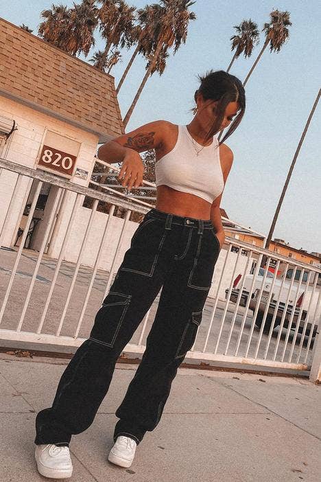 HIGH-WAISTED ELASTIC-WAISTBAND BAGGY CARGO JEANS