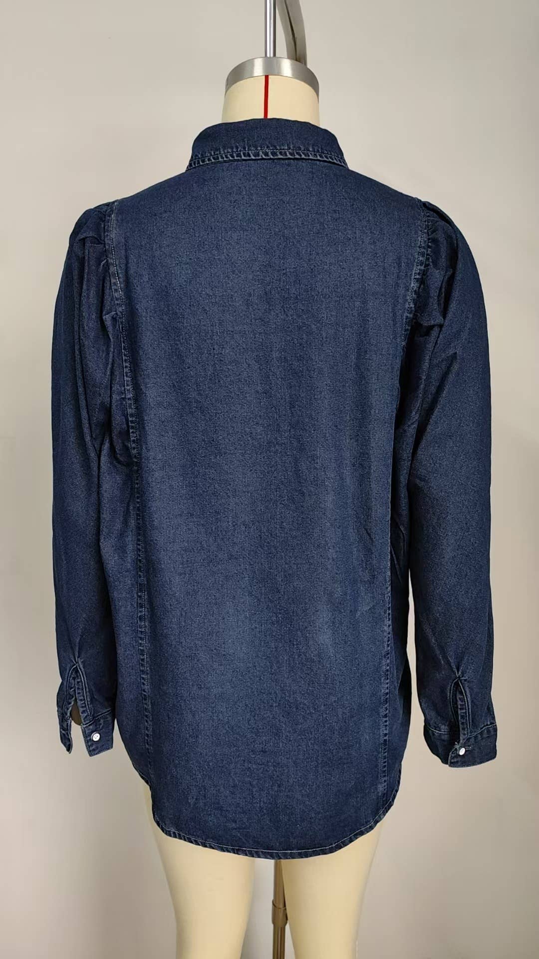 Washed shoulder-shrugging denim long sleeve shirt