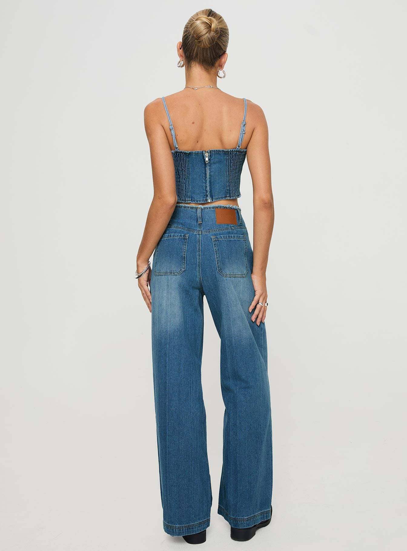 Wide-leg high-waisted loose straight-leg jeans
