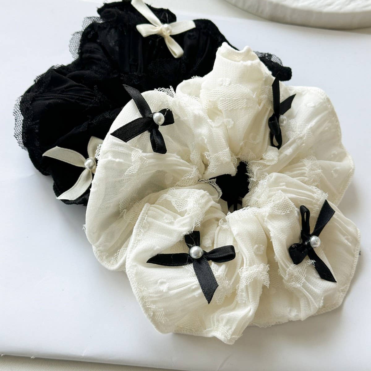 CONTRAST COLOR BOW PEARL LACE HAIR TIE