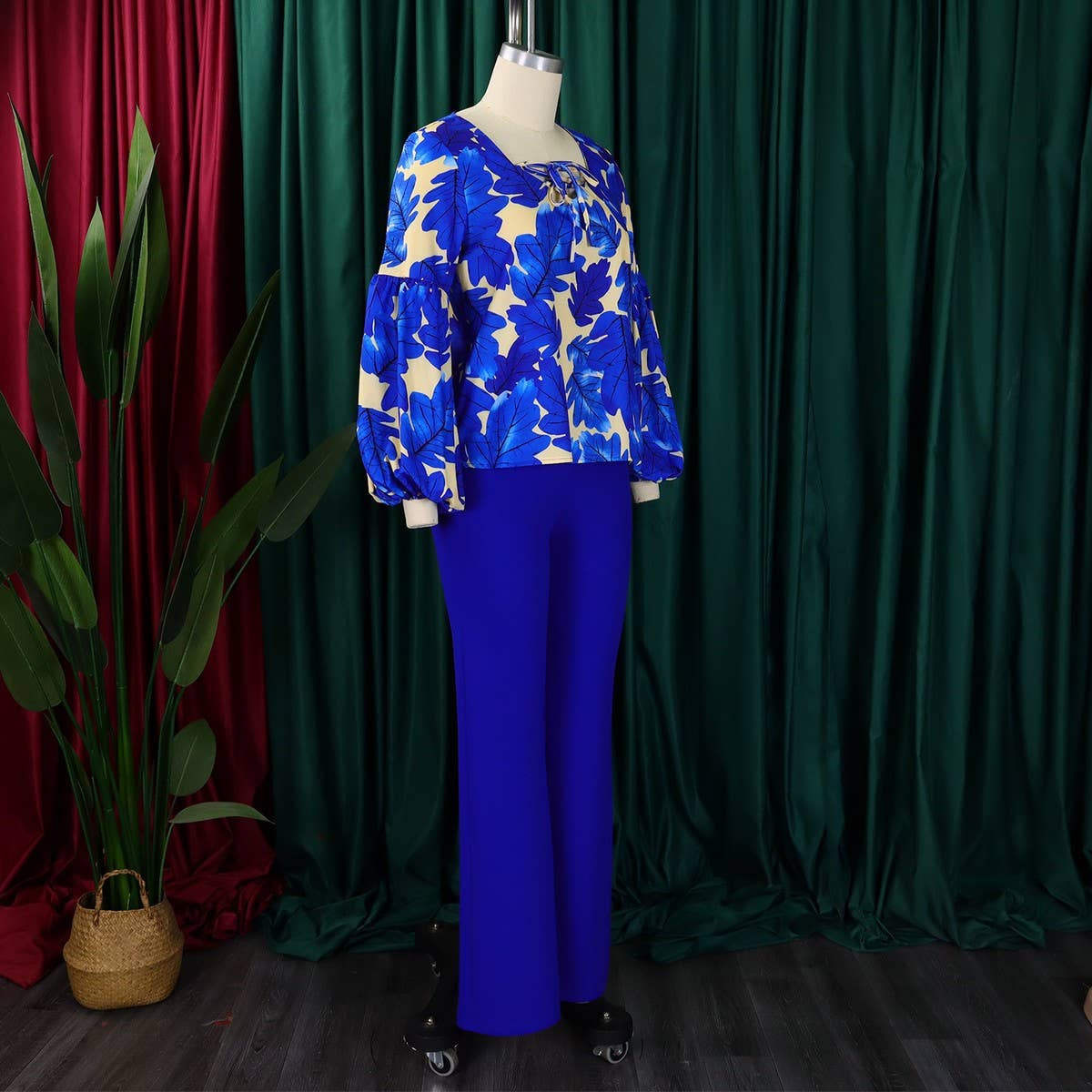 PRINTED TOP AND WIDE-LEG PANTS TWO-PIECE SET_CWSTB1142