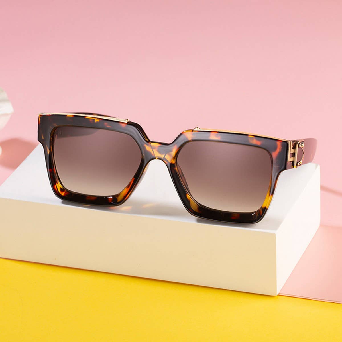 SMALL FRAME SUNGLASSES CELEBRITY STYLE SUNGLASSES_CWASG0681