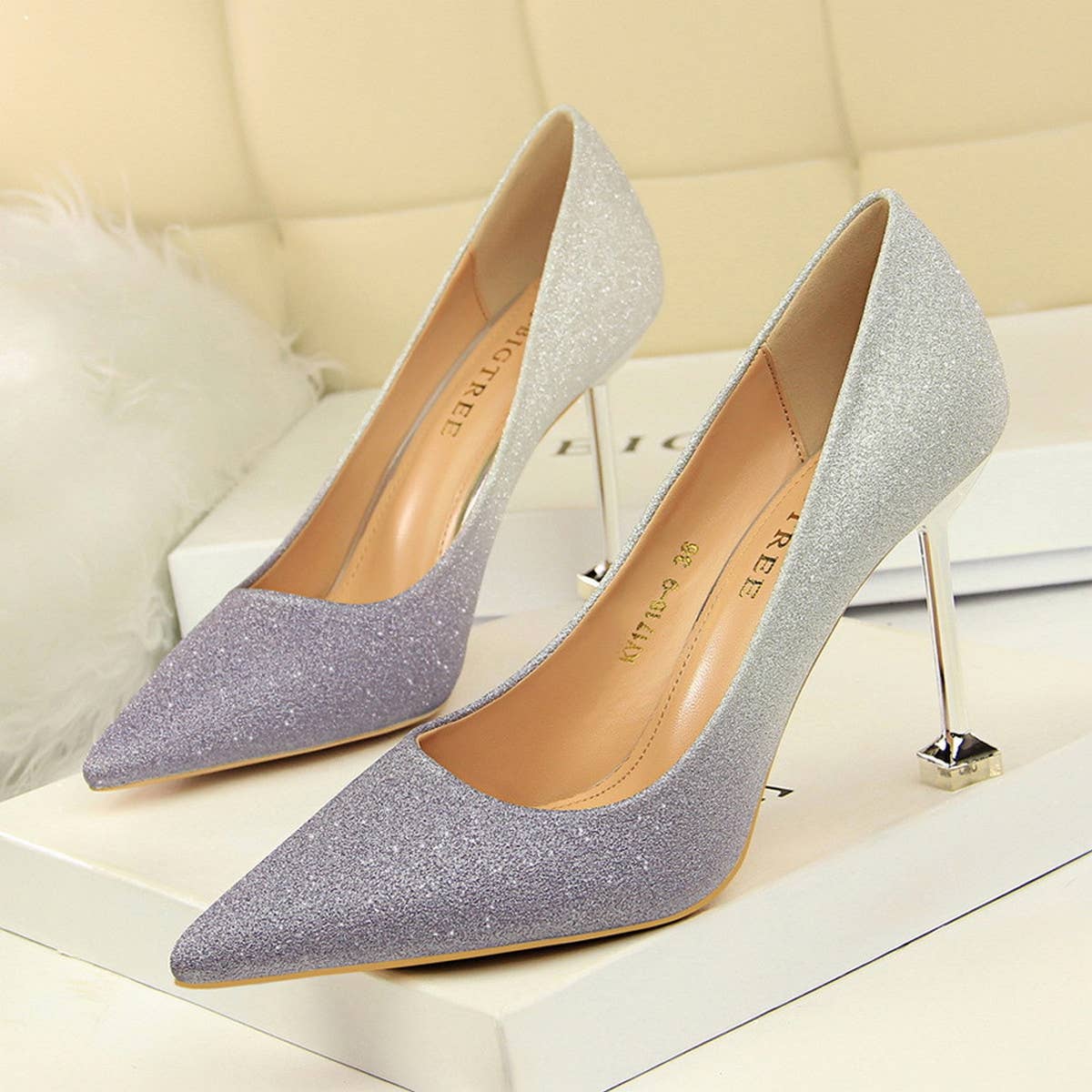 MATCHING SHALLOW MOUTH POINTED TOE HIGH HEELS