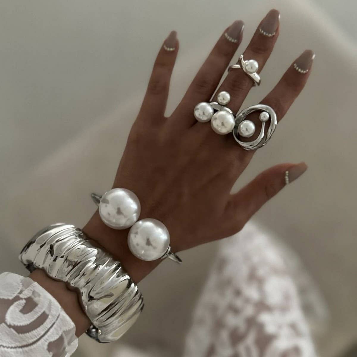 FASHIONABLE METALLIC SMOOTH SPRING BRACELET