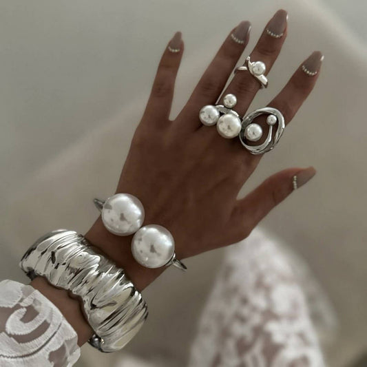 FASHIONABLE METALLIC SMOOTH SPRING BRACELET