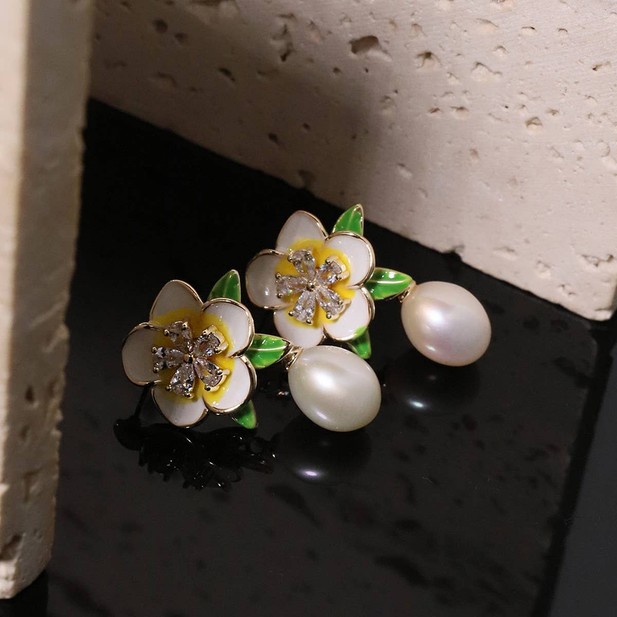 NEW RETRO SWEET DESIGN CAMELLIA PEARL EARRINGS