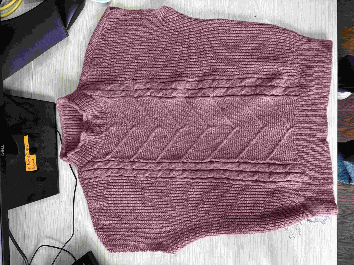 Solid-color twisted high-necked vest