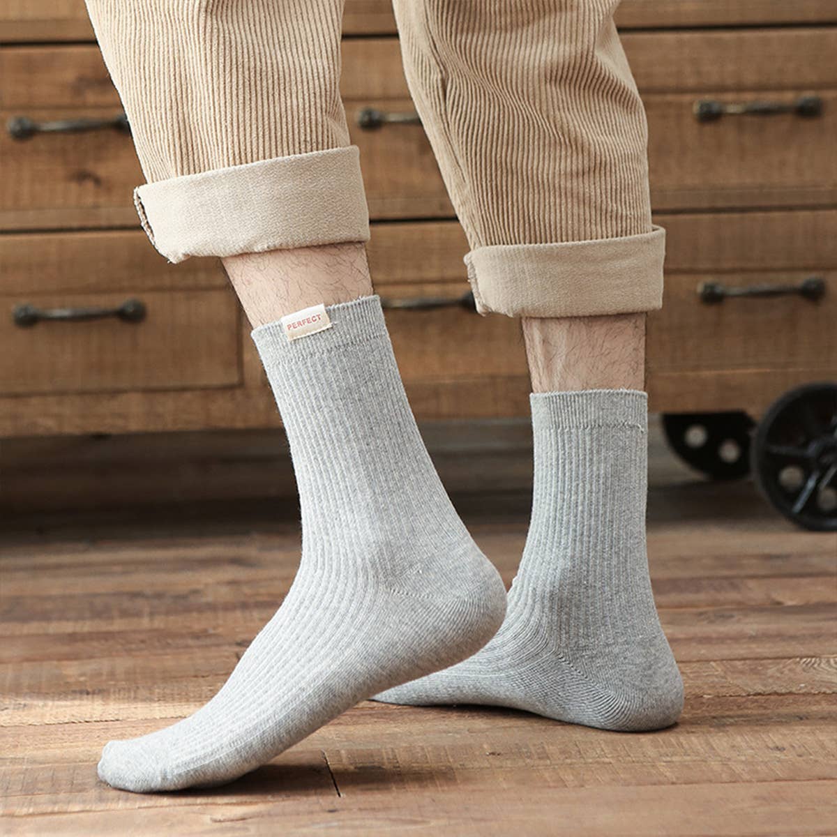 MEN'S AUTUMN AND WINTER MID-CALF SOCKS