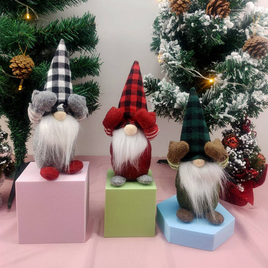 CHRISTMAS PLAID FACELESS DOLL WINDOW DISPLAY