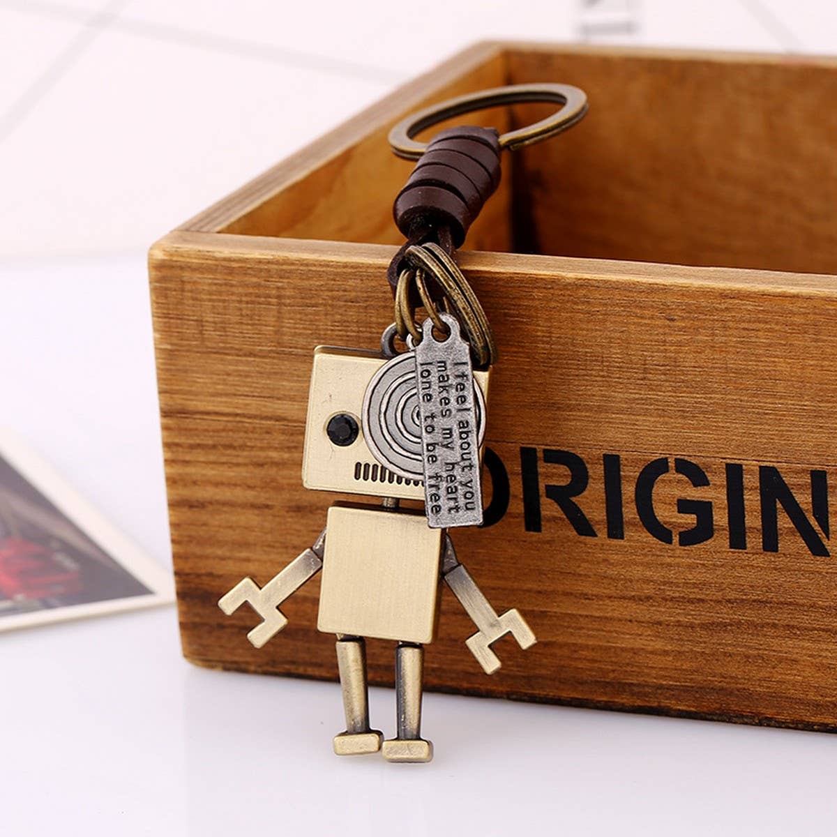 SIMPLE CARTOON CUTE ROBOT LEATHER KEYCHAIN_CWMM4699