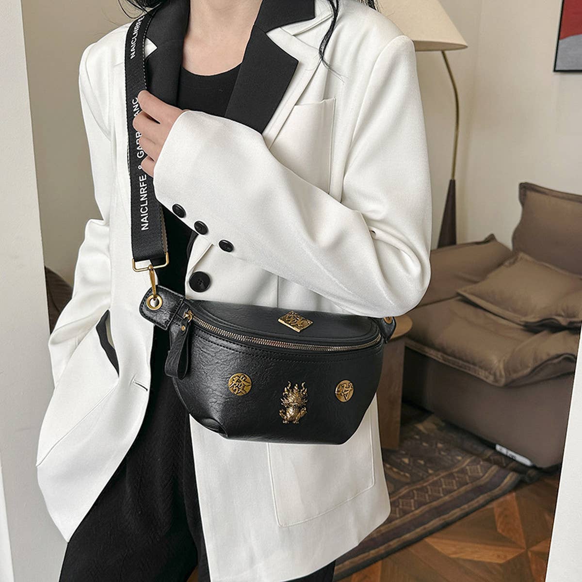 RETRO TRENDY CROSSBODY CHEST BAG_CWAB2084