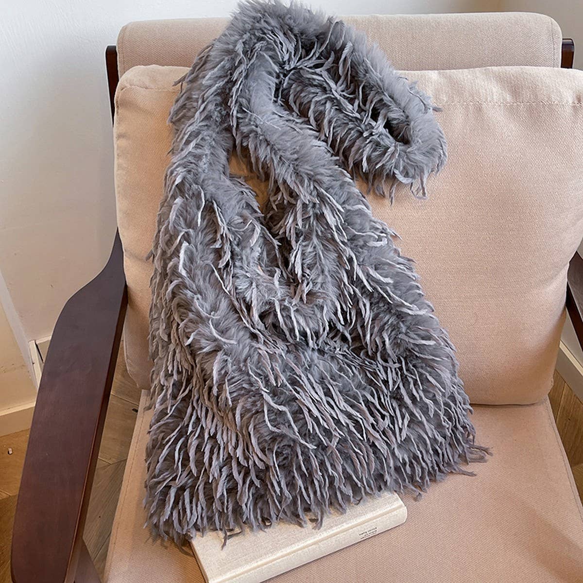 WINTER TASSEL SHOULDER AND CROSSBODY PLUSH BAG_CWAB4012