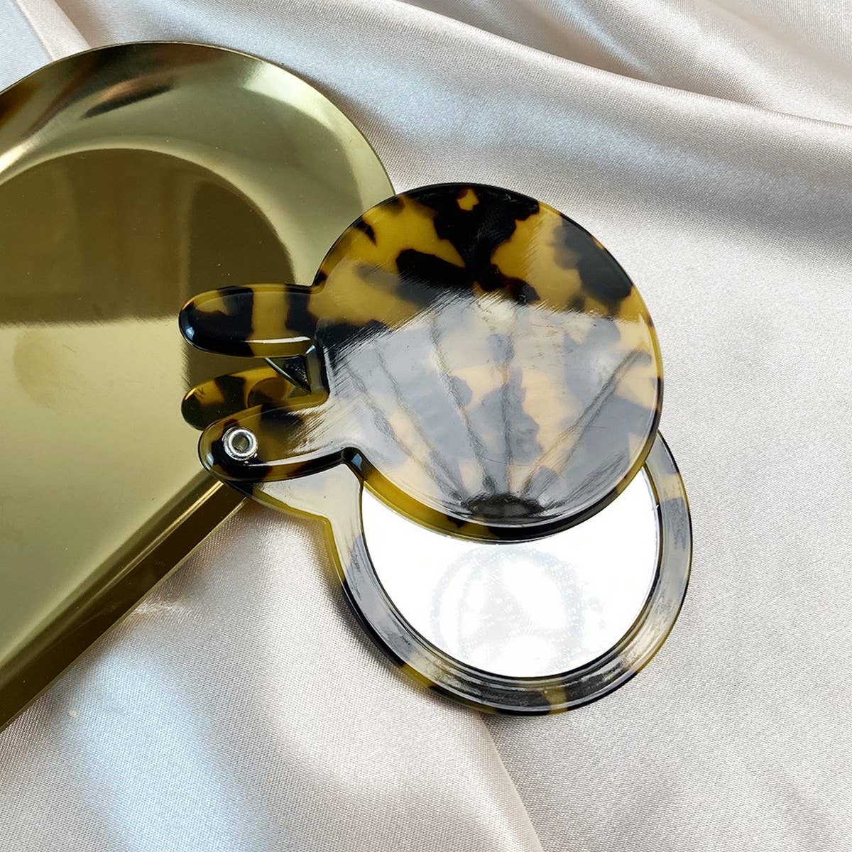 Multicolor Acetate Rabbit Shaped Makeup Mirror