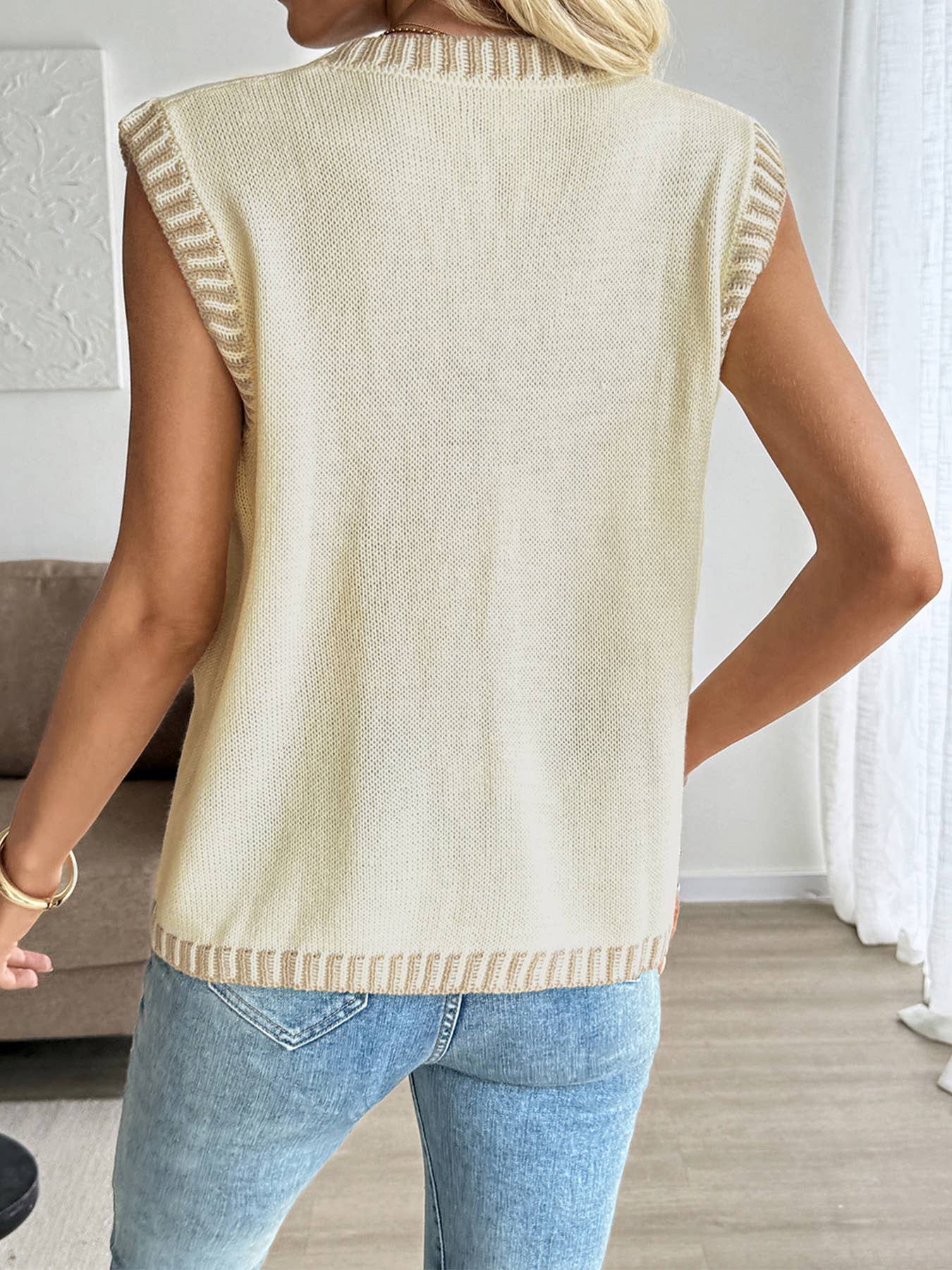 V-neck single-breasted sleeveless cardigan