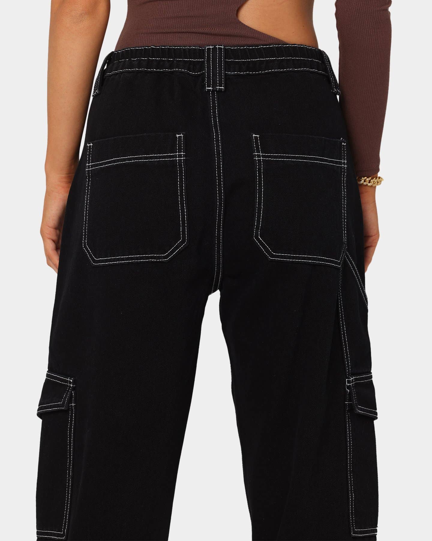 HIGH-WAISTED ELASTIC-WAISTBAND BAGGY CARGO JEANS