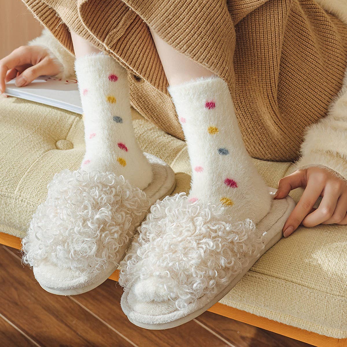 WARM AND CUTE POLKA DOT HOME SLEEPING SOCKS